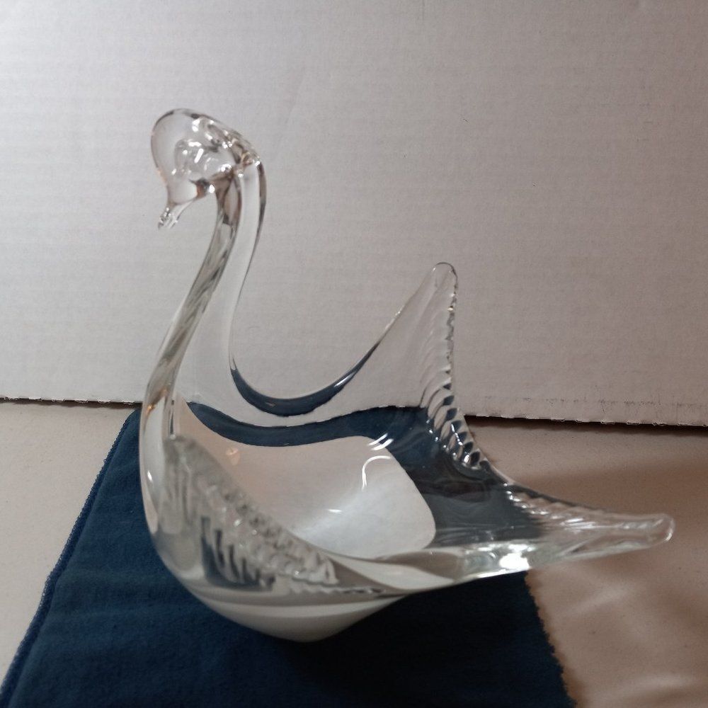 Hand Blown White Bottom Elegant Art Glass Swan Cottagecore Countrycore Figurine